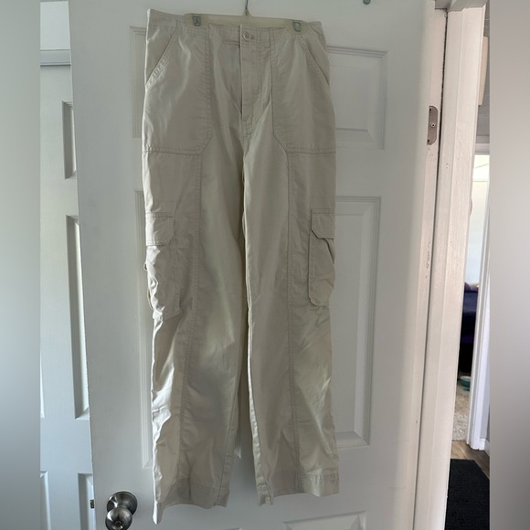 Abercrombie & Fitch White Cargos Size 27/4 - Picture 1 of 8